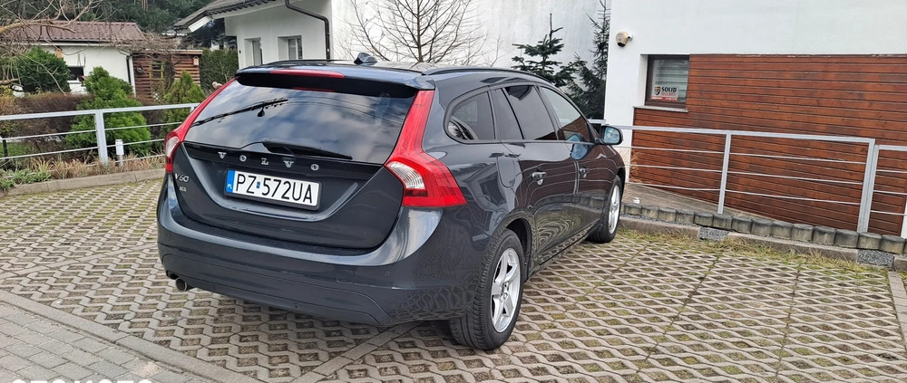 Volvo V60 cena 44900 przebieg: 207000, rok produkcji 2017 z Poznań małe 172
